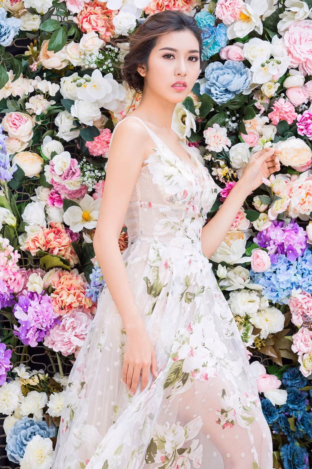 A hau Thuy Van hoa tien nu trong bo anh moi