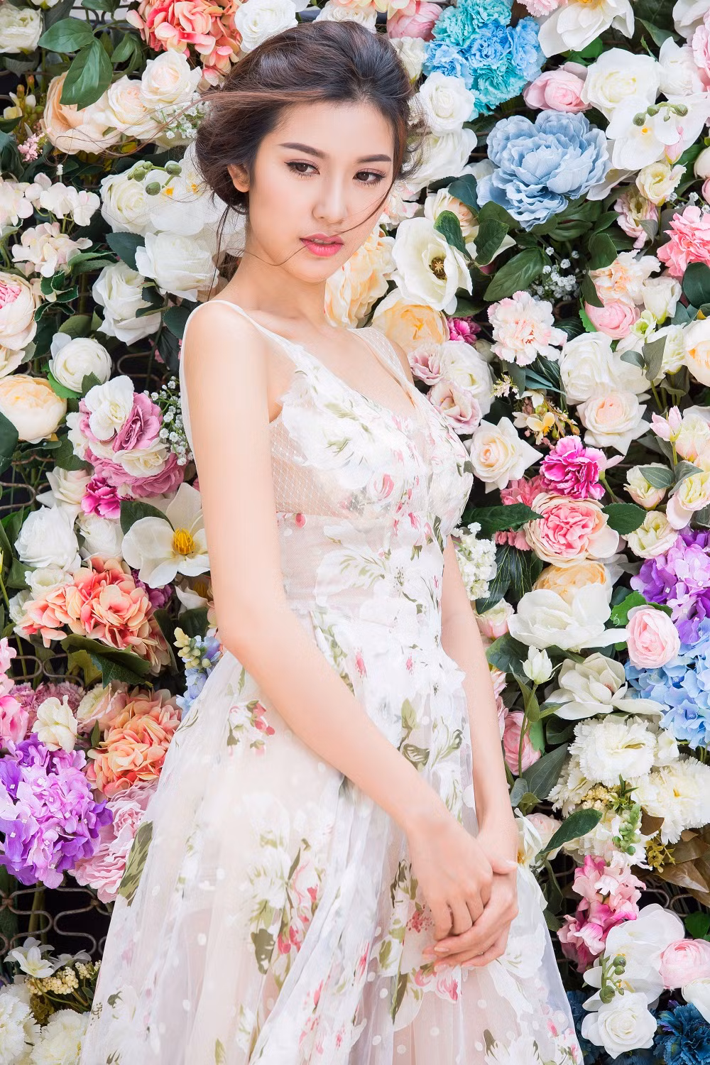 Cô trở về Việt Nam và tiếp tục công việc làm giám khảo gameshow "Người hát tình ca", cũng như làm người dẫn chương trình tại các sự kiện.