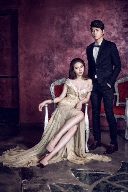 Jolie Nguyễn diện trang phục dạ hội ánh kim tông màu nude vô cùng gợi cảm và quyến rũ, khoe vẻ đẹp thân hình đồng hồ cát cực chuẩn bên cạnh chàng soái ca Hong Kong Trịnh Khôi Vĩ.