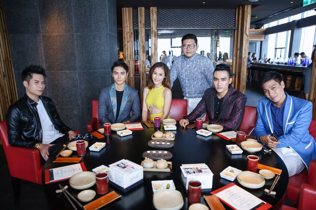 Cả bốn chàng trai được “ông bầu” Dạ Quang đích thân lựa chọn là những thành viên đầu tiên của dự án Flower Boys Fam. Flower Boys Fam là tên gọi của team những tài năng được xây dựng hình tượng theo hình ảnh nam thần, soái ca hay mỹ nam – những chuẩn mực hâm mộ mới của giới trẻ hiện nay. Và các thành viên này sẽ hoạt động độc lập theo theo hình ảnh được xây dựng và định hướng khác nhau phù hợp với mỗi người. Bên cạnh đó, các thành viên cũng sẽ tham gia góp mặt vào các hoạt động, dự án chung của Flower Boys Fam.