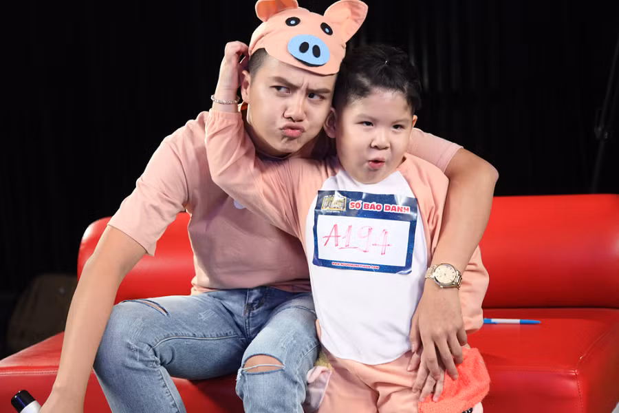 Cau be 4 tuoi Tin Tin gay sot Nguoi hung ti hon-Hinh-6