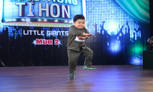 Cau be 4 tuoi Tin Tin gay sot Nguoi hung ti hon