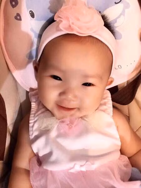 Lúc mới sinh, cô con gái út của Long Nhật nặng 3,7 kg và hiện tại bé đã hơn 2 tháng tuổi.