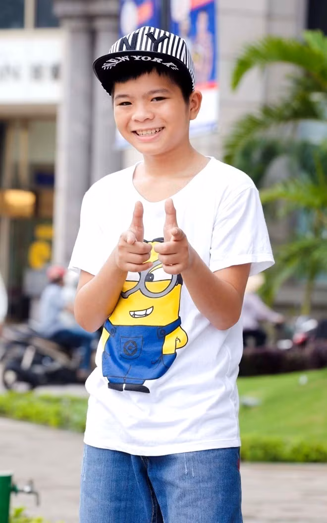Chiến thắng tại The Voice Kids 2013 đã giúp Quang Anh có được một số tiền nhất định để chuẩn bị tương lai. Hiện tại, nhờ tiền cát-sê đi diễn mà cuộc sống của gia đình Quang Anh đã bớt khó khăn đi nhiều.