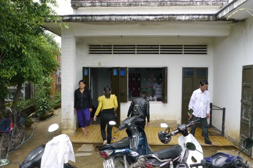 Cô bé Thiện Nhân xuất thân trong gia đình nhà nông ở Bình Định. Em là con út trong gia đình có 4 anh chị em. Cha mẹ quanh năm quần quật với ruộng đồng nhưng chỉ đủ ăn, không dư giả để có điều kiện cho Thiện Nhân phát huy khả năng âm nhạc. 