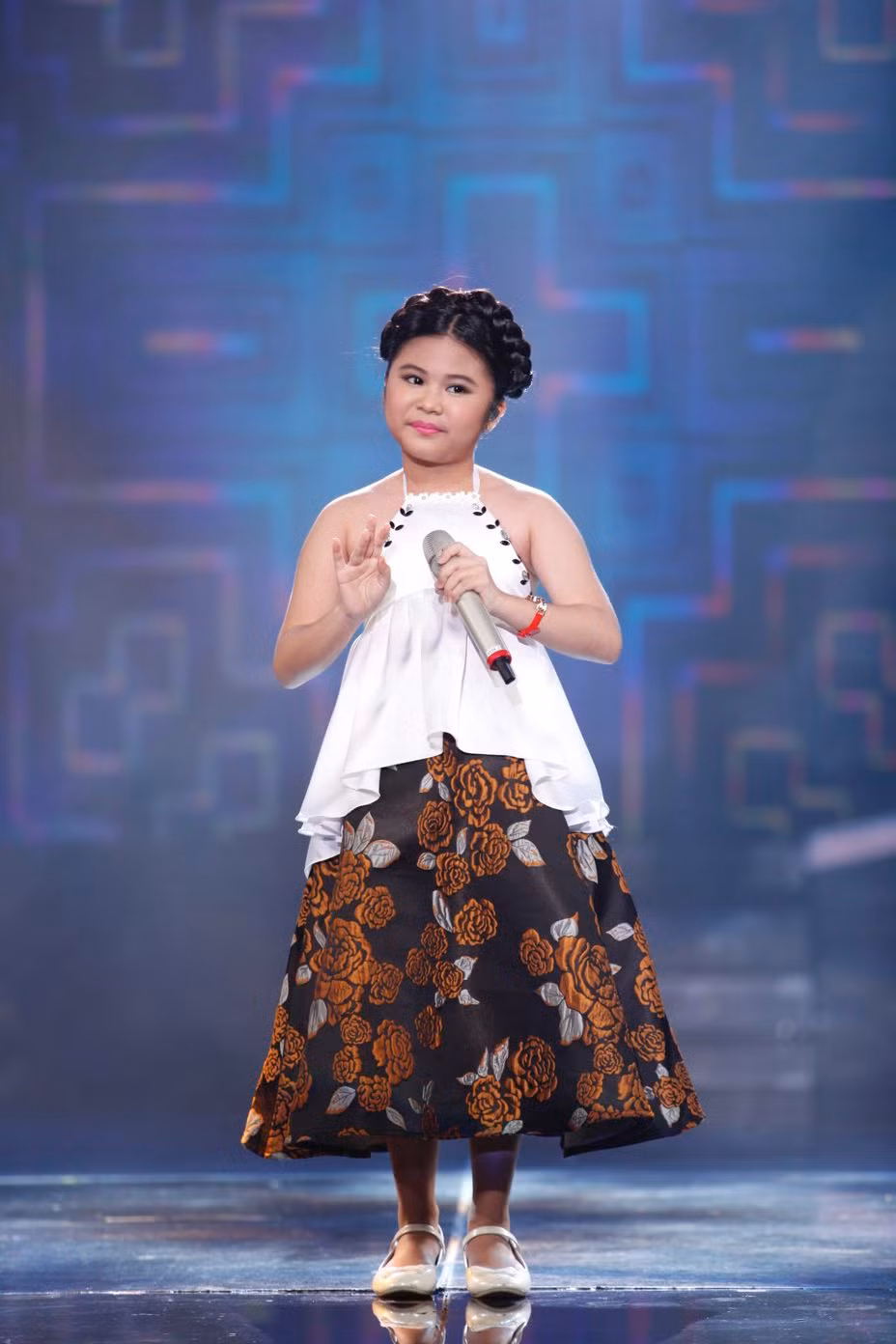 Thi sinh nhi khien giam khao quy lay o Vietnam Idol Kids