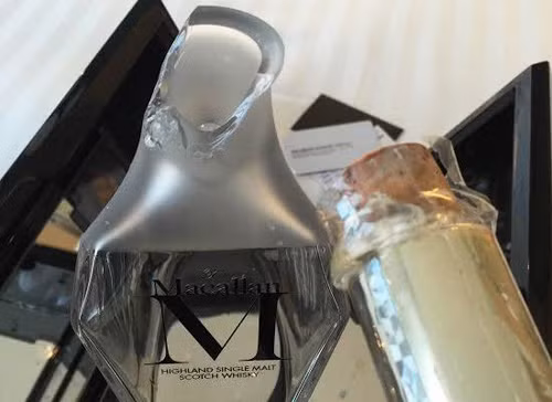 Khách tó Vietnam Alrlines làm “gãy cỏ” chai ruọu gàn 100 triẹu-Hinh-2