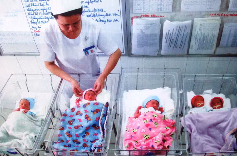 BV Từ Dũ, bệnh viện phụ sản đầu tiên tại VN thực hiện thành công thụ tinh trong ống nghiệm và những kỹ thuật cao, đáp ứng nhu cầu sức khỏe củ người dân TP và các tỉnh lân cận. Hình ảnh BV Từ Dũ phẫu thuật thành công ca sinh 5 đầu tiên tại VN ngày 17/3/2013. Ảnh Phương Vy.