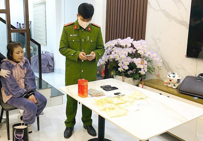 Bắt kẻ trộm tài sản, lộ thêm 2 phụ nữ “kinh doanh” ma túy - Hình 3 Bat ke trom tai san, lo them 2 phu nu “kinh doanh” ma tuy-Hinh-3