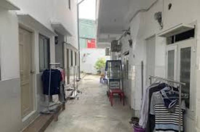 Điều tra cho thấy, trước đây anh D. có thuê lại phòng trọ của anh Trung Thành - là sinh viên trường Đại học Quảng Bình khi anh Thành thuê khuôn viên quán để bán cà phê. Sau khi anh Thành trả quán, chị Hoài T., thuê lại. Qua xác minh, chị T. cho biết thời điểm đó có một anh thuê chung phòng cùng anh D. nhưng cũng không biết là ai. Người thân trong gia đình anh D. cũng không nhớ chính xác các mối quan hệ bởi thời gian anh D. mất tích quá lâu. (Ảnh minh họa, nguồn internet) 