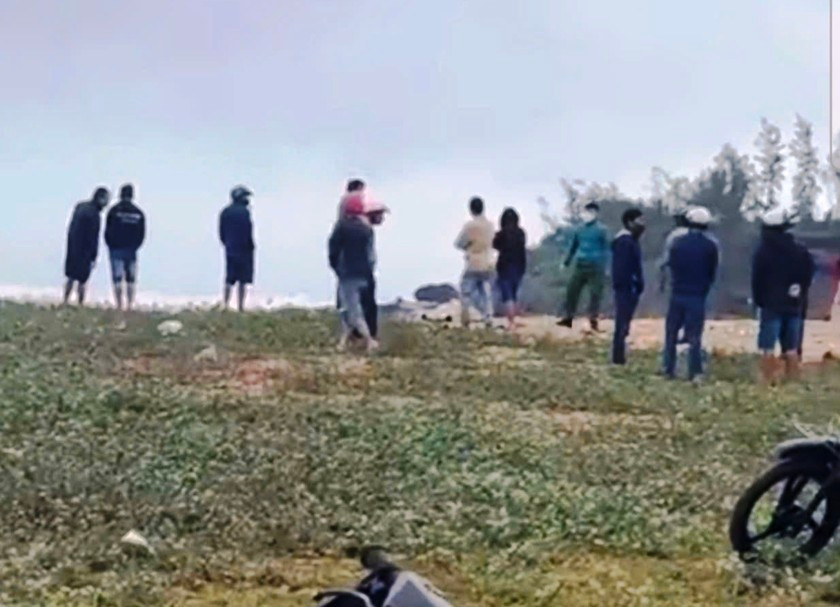 Sau khi đánh giá thông tin, phân tích hiện trường, cơ quan công an xác định đây là vụ án đặc biệt nghiêm trọng, có dấu hiệu của tội phạm giết người. Hai ngày sau, vụ án hình sự được khởi tố, chuyên án cũng được xác lập để truy xét kẻ gây án. Danh tính nạn nhân được xác định là Trương Thị Tuyết Tr. (SN 1984, ngụ phường Nại Hiên Đông, quận Sơn Trà, TP. Đà Nẵng). Các tổ công tác được cắt cử đến khu vực nhà nạn nhân để thu thập thêm chứng cứ. 