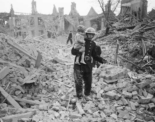 Chiến dịch có tên gọi Blitz (theo tiếng Đức là Ánh sáng) đã khiến hàng nghìn người thiệt mạng và hàng loạt trẻ em phải sơ tán về các vùng nông thôn.
