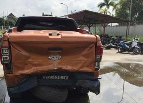 Chiếc ôtô liên quan đến vụ truy đuổi, bắn nhau đã bị công an tạm giữ - Ảnh: báo Tri thức trực tuyến