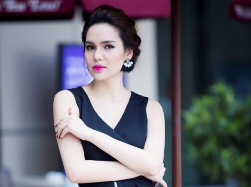  2. Bị "tố ngược", hoa hậu Diệu Hân phải bồi thường 360 triệu Hoa hậu Diệu Hân là một trong những trường hợp mỹ nhân Việt đi kiện nhưng lại bị kiện ngược đau hơn. Theo đơn kiện của Lê Thị Diệu Hân (26 tuổi, hoa hậu Đông Nam Á 2012), cô ký hợp đồng thuê một phần căn nhà của bà Phan Thị Minh Trang (52 tuổi) trên đường Võ Văn Tần (quận 3, TP.HCM), giá 45 triệu đồng/tháng để mở cửa hàng thời trang.