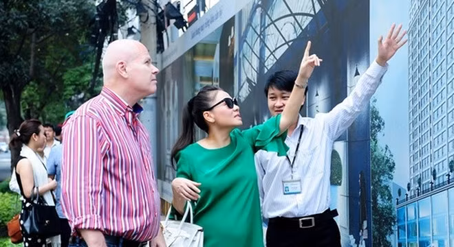 Theo đó, biên bản thỏa thuận thanh lý hợp đồng ký ngày 24/11/2015 giữa Thu Minh, đại diện chủ đầu tư Phương Nam và các luật sư nêu rõ tổng tiền phạt phía Phương Nam phải trả cho Thu Minh là hơn 5,7 tỷ đồng, đồng thời cũng có ghi rõ cam kết giữ bí mật thông tin đến việc thanh lí hợp đồng.