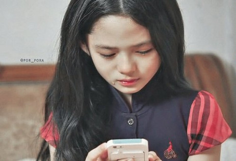 Báo Khám Phá cho biết thêm, mặc dù vẫn chỉ là gương mặt mới toanh trong ngành công nghiệp giải trí xứ hàn nhưng nhiều người Hàn Quốc đã tin rằng, cô bé lớp 5 này sẽ trở thành huyền thoại nhan sắc mới của xứ sở Kim chi khi lớn lên và hoàn toàn đủ sức đánh bật những Suzy, Kim Tae Hee, hay thậm chí là cả Song Hye Kyo hay Lê Young Ae.