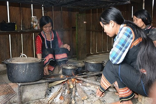 Ky la ngoi lang phu nu bat trai tre lam... chong-Hinh-2