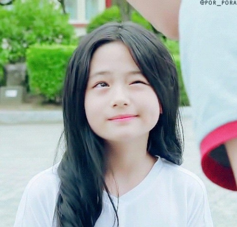 Park Chan Wook – đạo diễn chính của bộ phim cũng đã thừa nhận chính mình cũng rất bất ngờ về khả năng cảm nhận và nắm bắt tâm lý nhân vật của diễn viên nhí này.