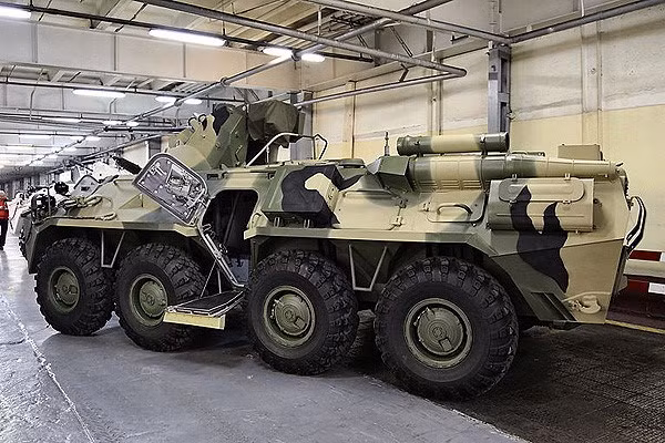 Xe BTR-82A gắn được pháo 30mm 2A72 và súng máy 7,62mm PKTM. Ảnh: Vitaly V. Kuzmin.