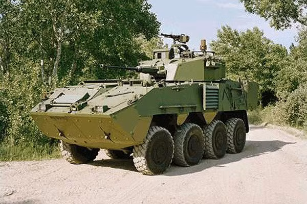 Xe APC Pandur II sử dụng trong quân đội Séc và Bồ Đào Nha.