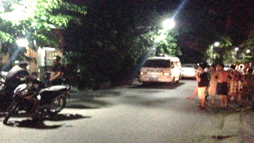 Ghen tuong, chong dung dao chem toi tap vo