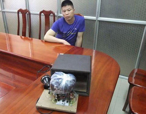 Lat tay chieu tro gia dien hong thoat toi ac tay troi