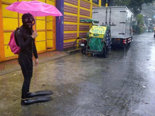 Bao giờ mới đủ nước để mình lặn đây?