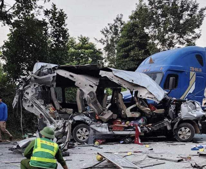 TNGT 5 người tử vong, 10 người bị thương ở Lạng Sơn: Ai chịu trách nhiệm? TNGT 5 nguoi tu vong, 10 nguoi bi thuong o Lang Son: Ai chiu trach nhiem?