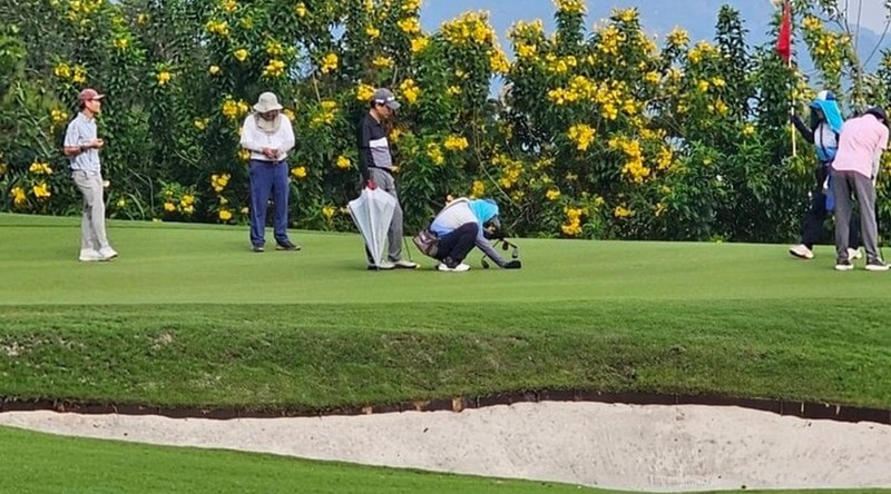 Phó Thủ tướng chỉ đạo nóng vụ GĐ Sở đi chơi golf trong giờ hành chính Pho Thu tuong chi dao nong vu GD So di choi golf trong gio hanh chinh