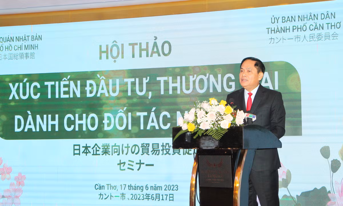 Trao đổi với báo chí, ông Hồng cho biết, ông xin nghỉ công tác theo nguyện vọng cá nhân, hoàn cảnh gia đình và tuổi tác đã lớn. Theo ông Hồng, sau khi nghỉ việc, ông sẽ đi dạy học.