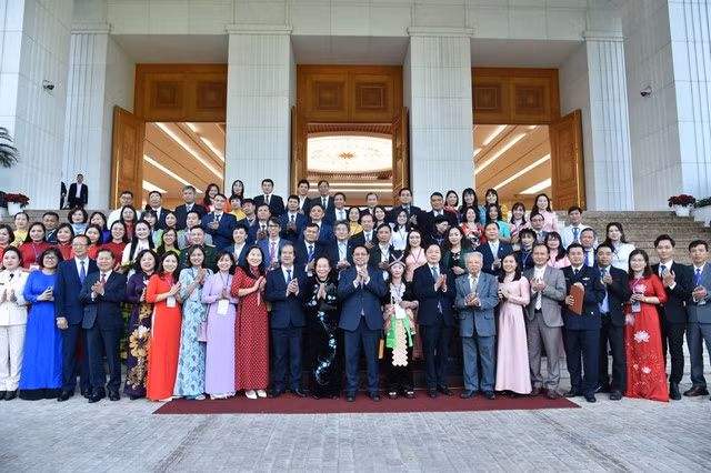 Thủ tướng: Quan tâm chính sách đãi ngộ để thầy, cô yên tâm công tác - Hình 4 Thu tuong: Quan tam chinh sach dai ngo de thay, co yen tam cong tac-Hinh-4