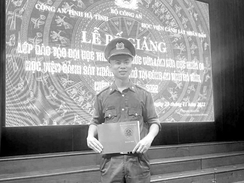 Thượng úy Trần Trung Hiếu hy sinh khi bắt tội phạm ma túy Thuong uy Tran Trung Hieu hy sinh khi bat toi pham ma tuy