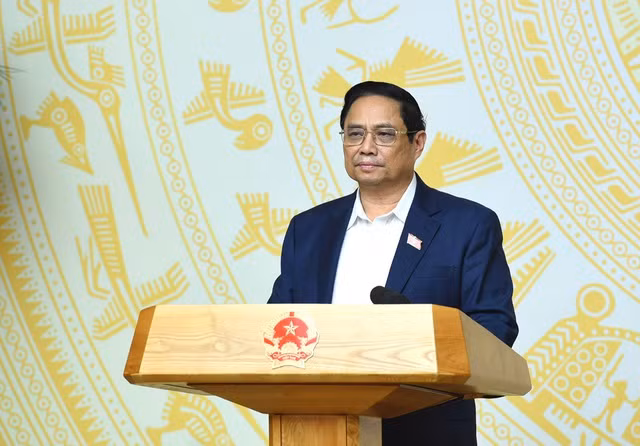 Thu tuong: Nghien cuu giam can bo, cong chuc cap tinh, huyen de tang cuong co so