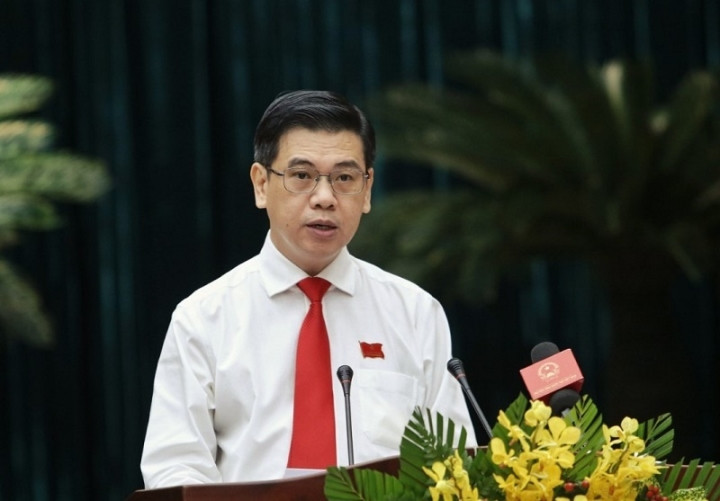 Ông Nguyễn Văn Dũng cũng khẳng định sẽ phát triển mạnh mẽ dịch vụ tài chính, ngân hàng bằng các giải pháp thúc đẩy phát triển nhanh các hình thức mua sắm hiện đại, thông minh, ứng dụng điện tử; tập trung thực hiện định hướng mục tiêu phát triển Trung tâm Tài chính quốc tế TP HCM...