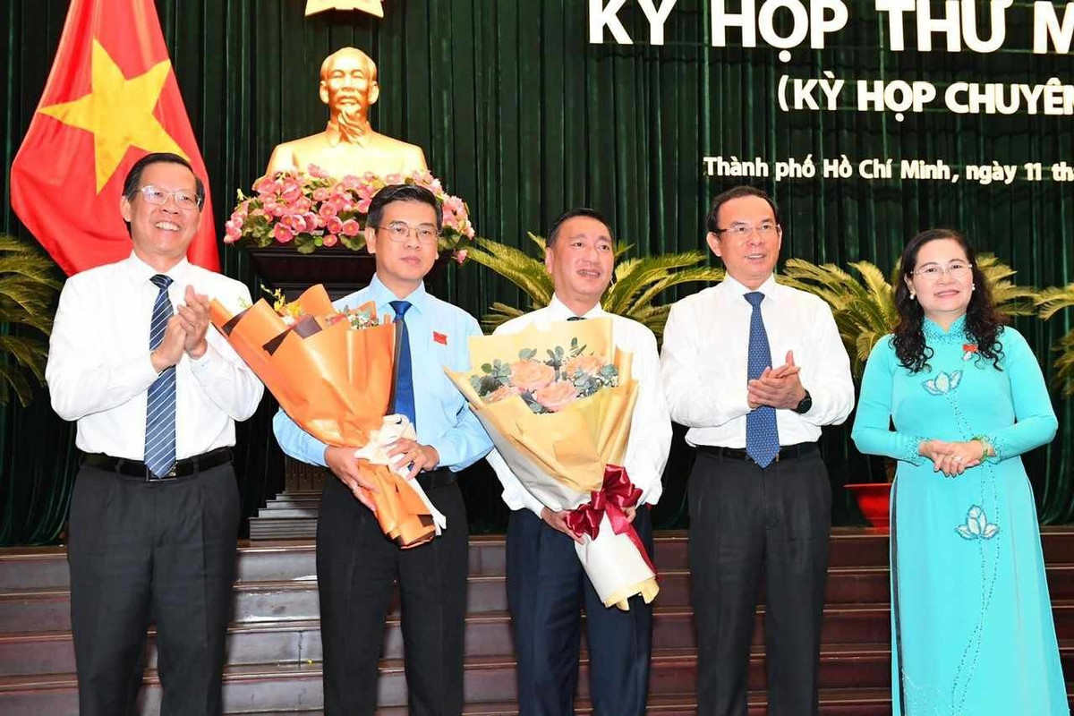 Ông Nguyễn Văn Dũng, SN 1972, quê quán huyện Bình Chánh, TP HCM. Trình độ chuyên môn: Thạc sĩ Chính trị học, Cử nhân Luật, Cử nhân Kinh tế. Trình độ chính trị: Cao cấp Lý luận Chính trị.