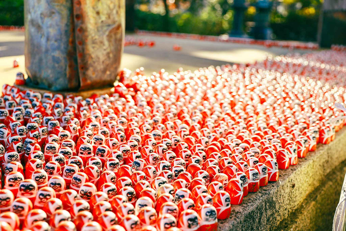 Tương truyền, búp bê Daruma mang đến sự may mắn và bình an. Ảnh: Nguyễn Vân 