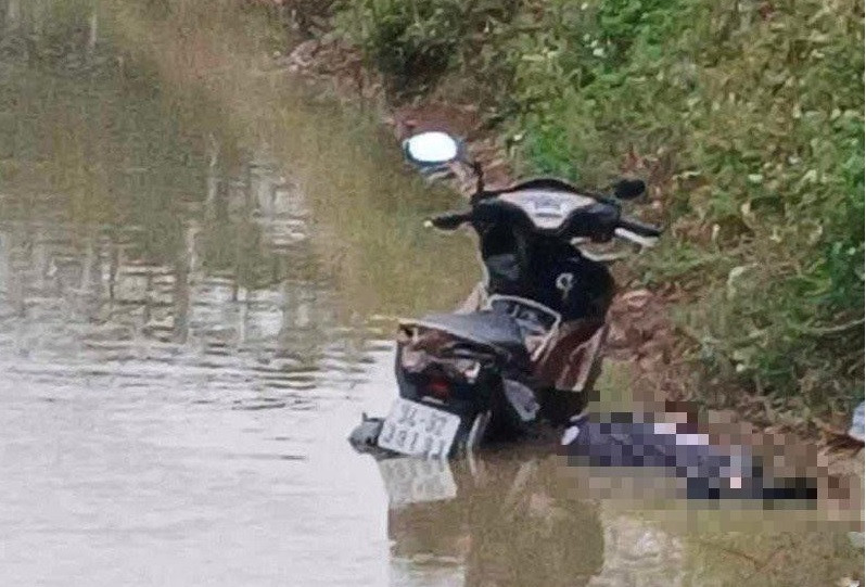 Hai Duong: Nguoi dan ong tu vong sau khi nga xuong muong nuoc