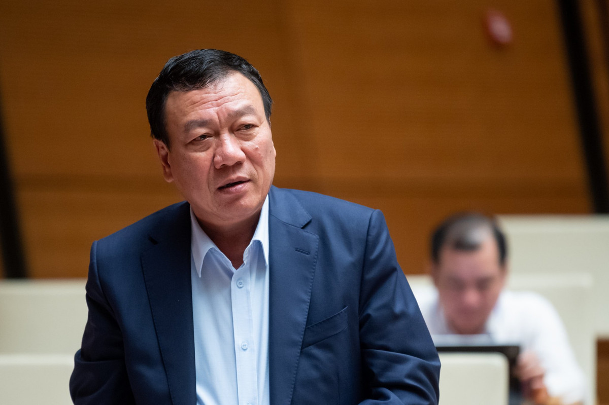  Chuẩn hóa quy trình thanh tra: Tổng TTCP Đoàn Hồng Phong trả lời đại biểu Phạm Nam Tiến cho biết, quan điểm khi xảy ra các tiêu cực, tham nhũng của cơ quan tổ chức thanh tra nào và của cá nhân nào sẽ xử lý nghiêm theo quy định của Đảng và pháp luật của Nhà nước. TTCP đang chỉ đạo toàn ngành thực hiện nhiều giải pháp để nâng cao công tác phòng chống tham nhũng, tiêu cực, theo tinh thần chỉ đạo của Tổng Bí thư là phải phòng chống tham nhũng, tiêu cực ngay trong các cơ quan có chức năng phòng chống tham nhũng tiêu cực. Thời gian tới, TTCP sẽ tổ chức thực hiện Luật Thanh tra 2022 và các văn bản hướng dẫn thi hành; ban hành các thông tư hướng dẫn; chuẩn hóa quy trình thanh tra; nghiêm cấm nhận tiền, quà, giao lưu ăn uống với đối tượng thanh tra; nghiêm cấm bỏ lọt, bỏ sót hành vi vi phạm của đối tượng thanh tra…