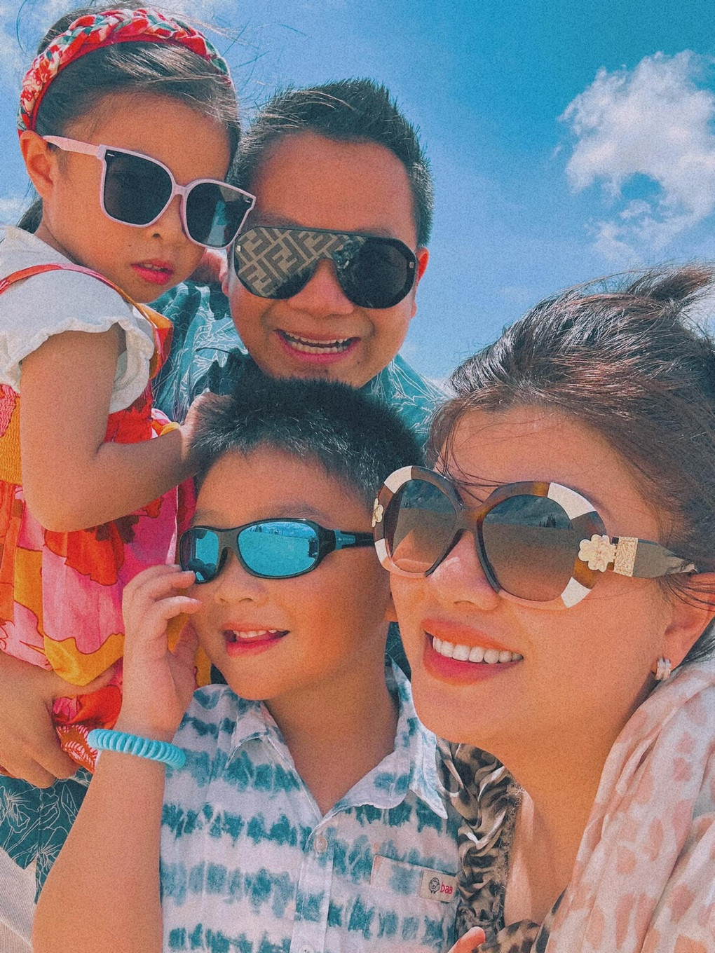 Tăng Bảo Quyên từng chia sẻ, một trong những điều tạo nên sự gắn kết trong hôn nhân của cô chính là sự lắng nghe và chia sẻ từ hai phía. Cô nói mình may mắn khi tìm được một người chồng tâm lý, luôn san sẻ trong việc chăm sóc con (Ảnh: Facebook nhân vật).