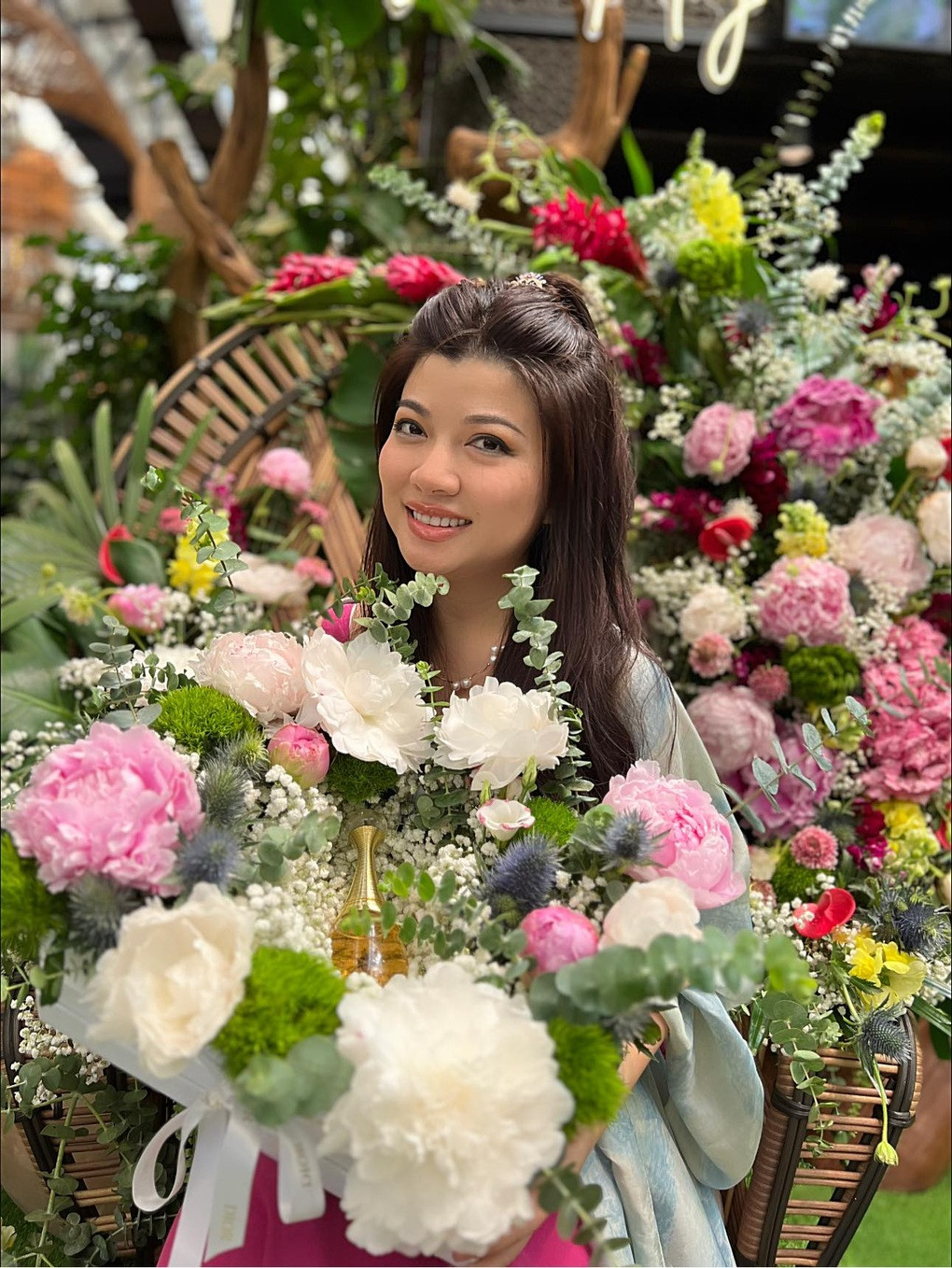 Tăng Bảo Quyên hiện đảm nhận vai trò giám đốc sáng tạo cho công ty thiết kế ngoại thất của gia đình. Ngoài ra, cô còn làm chủ một nhà hàng tại TPHCM (Ảnh: Facebook nhân vật). 