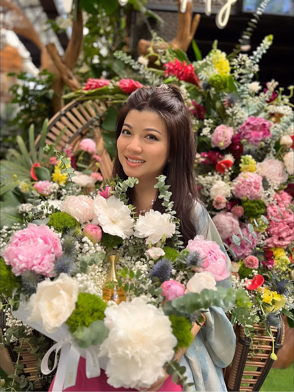 Tăng Bảo Quyên hiện đảm nhận vai trò giám đốc sáng tạo cho công ty thiết kế ngoại thất của gia đình. Ngoài ra, cô còn làm chủ một nhà hàng tại TPHCM (Ảnh: Facebook nhân vật). 