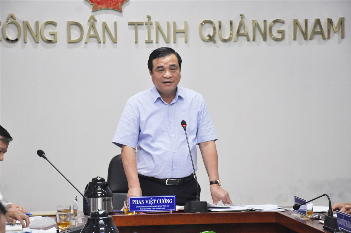 De nghi Bo Chinh tri ky luat Bi thu Tinh uy Quang Nam Phan Viet Cuong