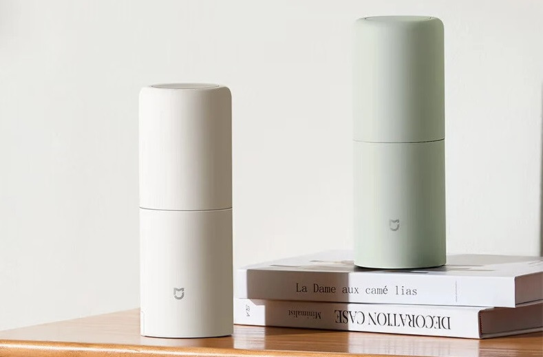 Bình đun nước Mijia hiện có 2 tuỳ chọn màu sắc là Trắng Ánh Trăng và Xanh Tre. Sản phẩm có giá 249 Nhân dân tệ (khoảng 900.000đ) và hiện đang mở đặt trước trên JD.com, dự kiến bắt đầu bán chính thức từ ngày 8/11 tới đây.