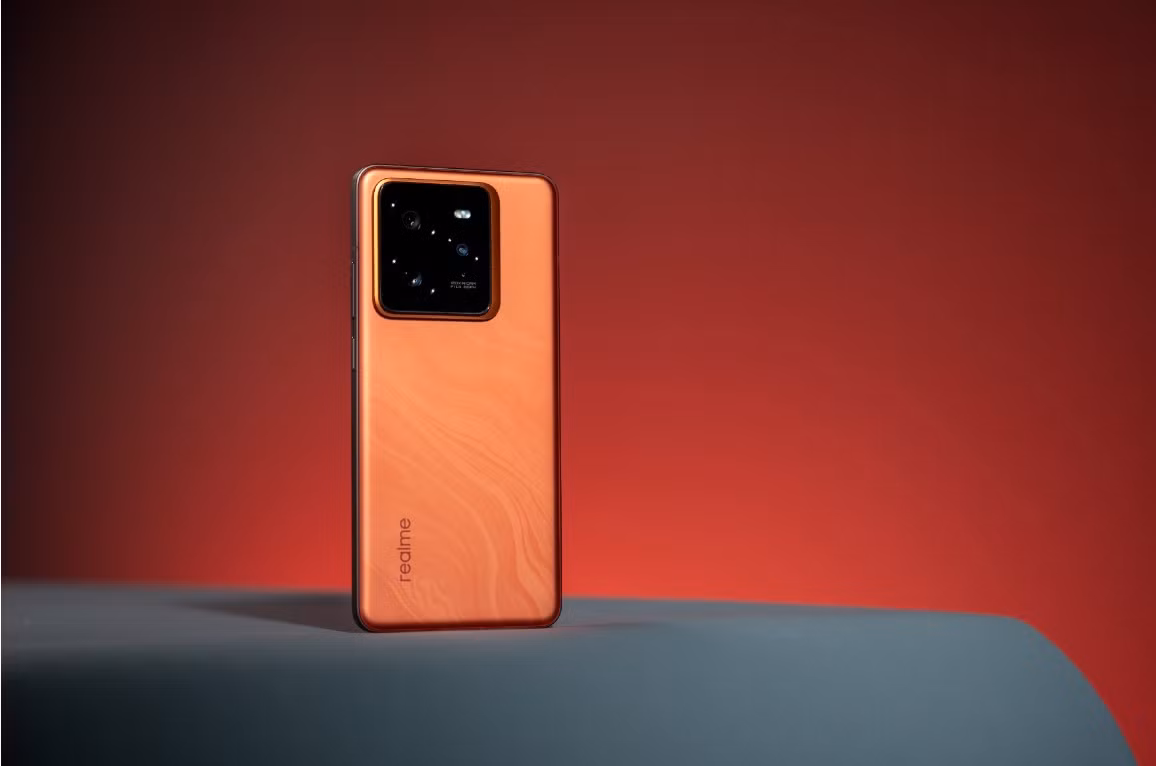 Realme vừa ra mắt chiếc flagship mới nhất của hãng mang tên ealme GT7 Pro, với nhiều điểm nhấn ấn tượng như chip Snapdragon 8 Elite, khả năng chụp ảnh dưới nước và viên pin dung lượng lớn.