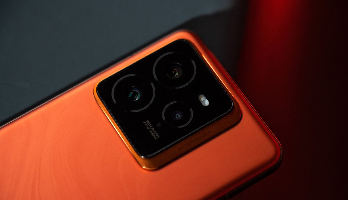 Realme GT7 Pro đạt chuẩn chống nước và bụi IP68/69. Đặc biệt, realme đã phát triển chế độ chụp ảnh dưới nước chuyên dụng, biến chiếc điện thoại thành một chiếc camera hành động thực thụ.