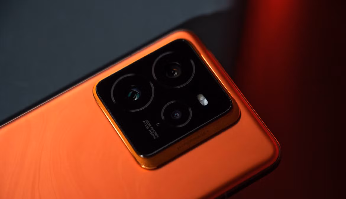 Realme GT7 Pro đạt chuẩn chống nước và bụi IP68/69. Đặc biệt, realme đã phát triển chế độ chụp ảnh dưới nước chuyên dụng, biến chiếc điện thoại thành một chiếc camera hành động thực thụ.