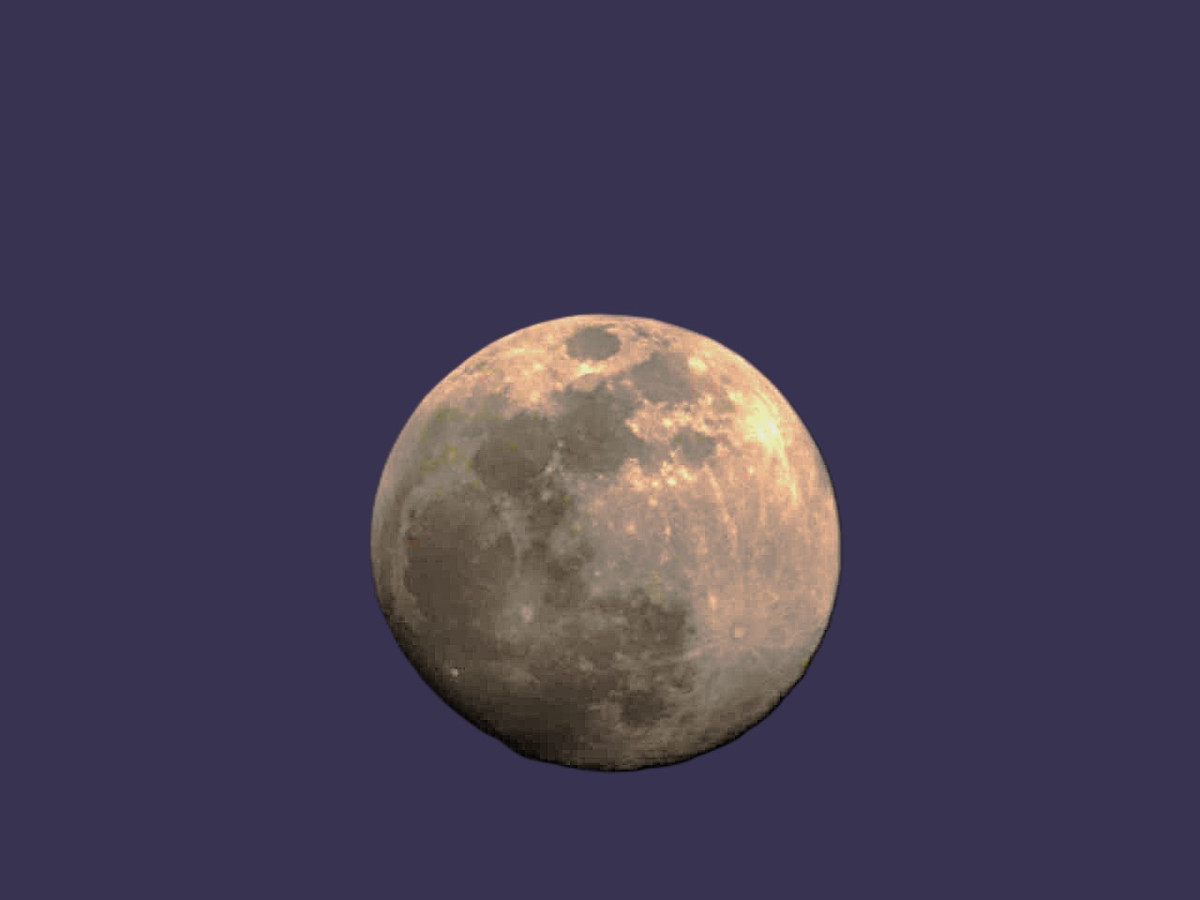 Trong đêm qua (14/11), Trăng Hải ly đã bắt đầu màn trình diễn ánh sáng của mình. Tại nhiều tỉnh thành trong cả nước, thời tiết đẹp khiến cho bầu trời quang đãng tạo điều kiện cho những người đam mê thiên văn có thể quan sát đồng thời ghi lại những hình ảnh ấn tượng. Ảnh: Tuệ Minh