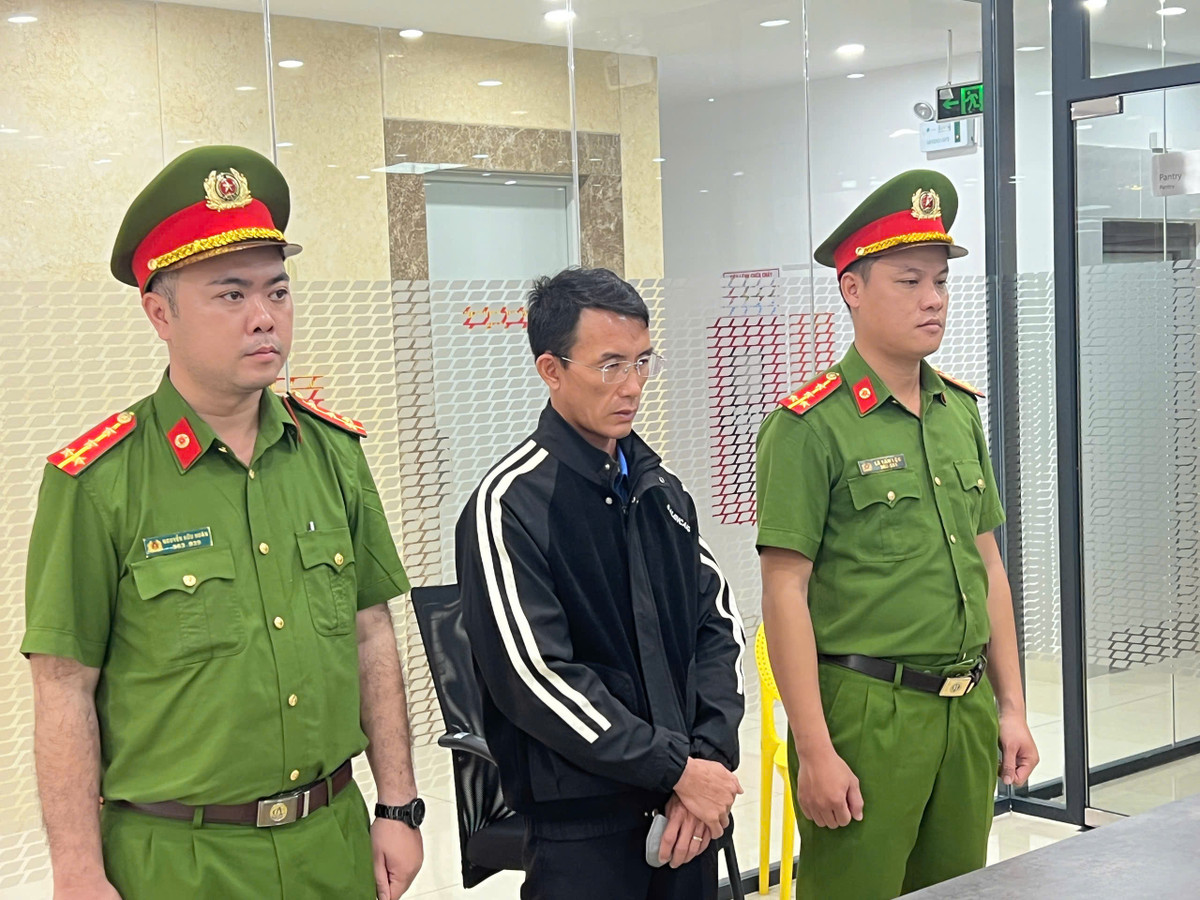 Quảng Ngãi: Bắt Phó Giám đốc ngân hàng VIB cùng vợ vì lừa đảo Quang Ngai: Bat Pho Giam doc ngan hang VIB cung vo vi lua dao