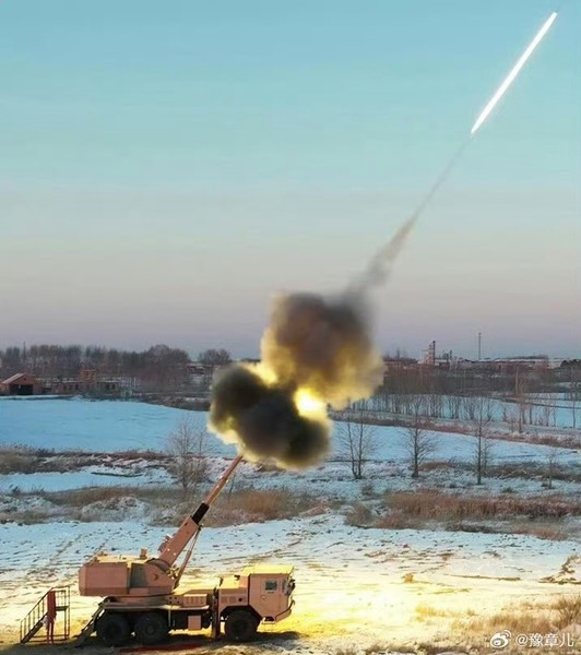 Do mức độ tự động hóa cao nên kíp chiến đấu của pháo tự hành SH-16 chỉ gồm 2 người. Xét về trọng lượng và tính năng kỹ chiến thuật nó vượt xa một sản phẩm có hình dáng gần giống là Koalitsiya-SV-KSh của Nga.