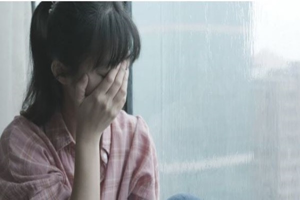 Nua dem day di uong nuoc, toi bun run nghe bo me chong noi chuyen-Hinh-2